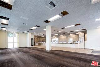 Los Angeles, CA 90043,5471 Crenshaw Blvd