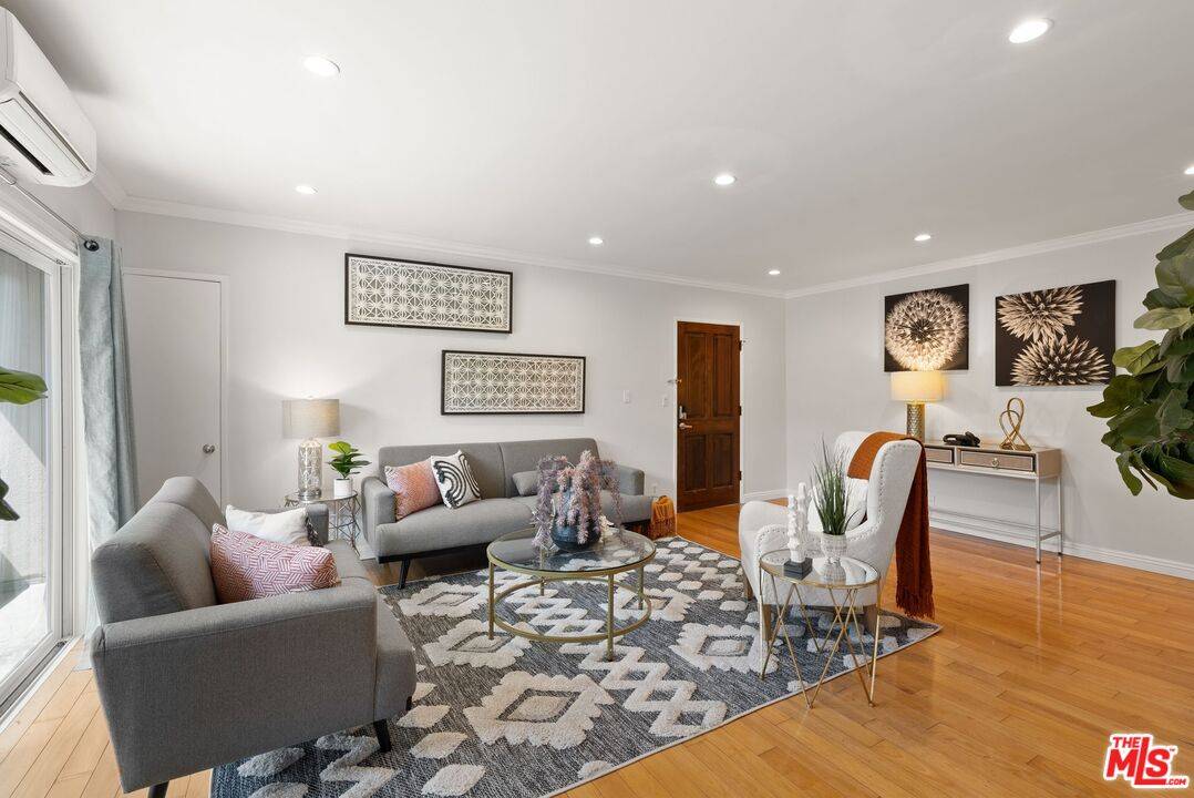 Santa Monica, CA 90404,1331 Berkeley St #6