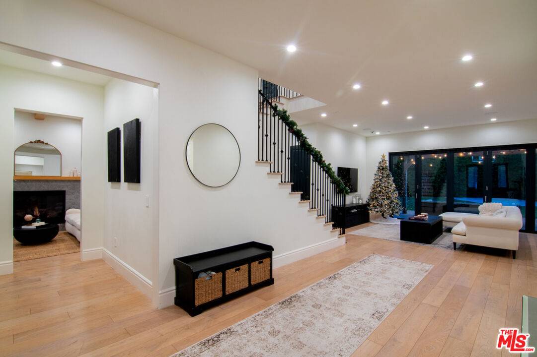 Los Angeles, CA 90035,9138 Larke Ellen Cir