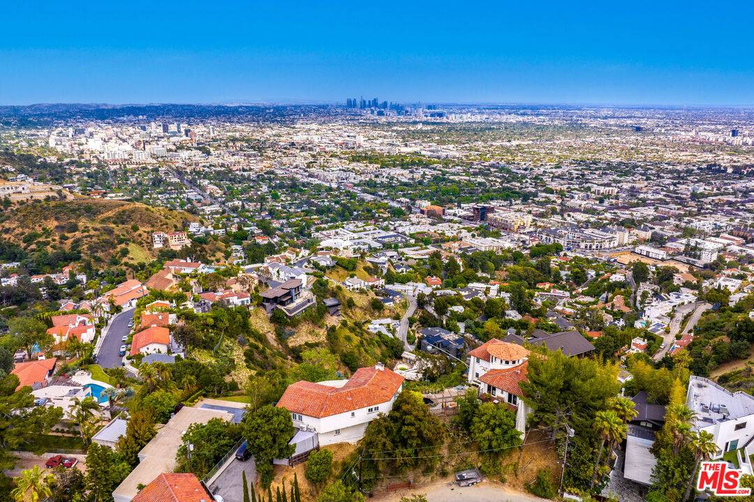 Los Angeles, CA 90046,8300 Grand View Dr