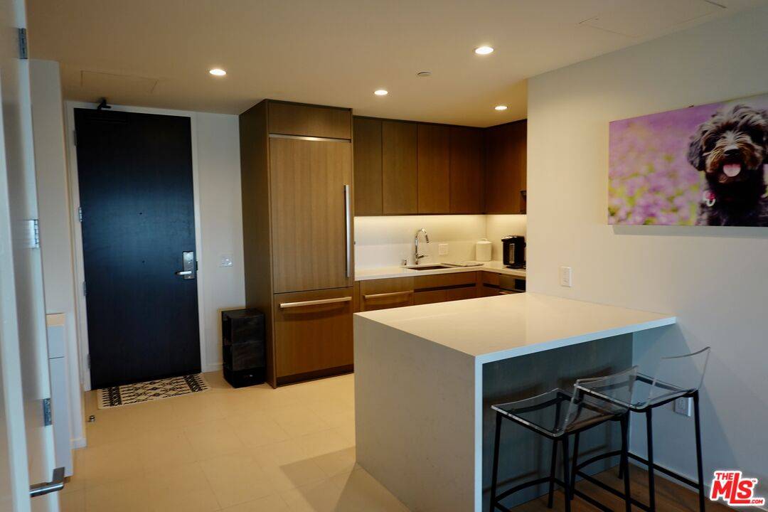 Los Angeles, CA 90017,889 Francisco St #3101