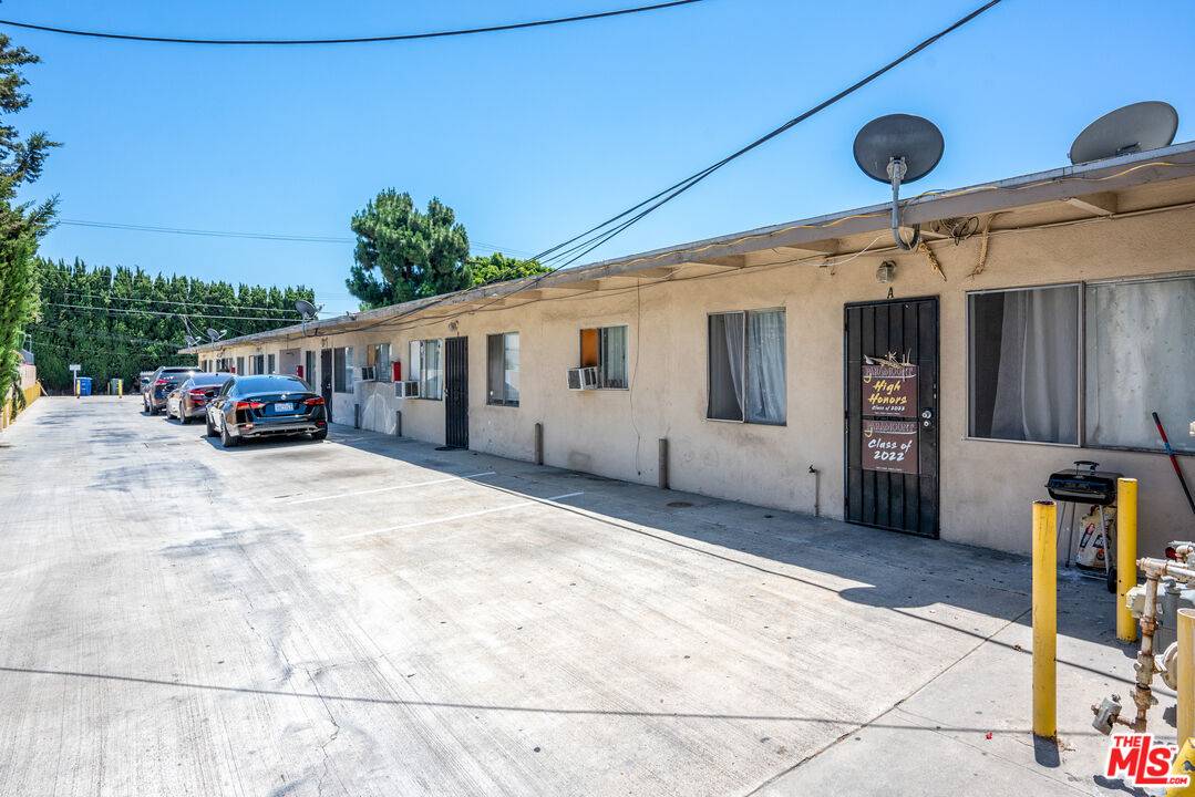 South Gate, CA 90280,13206 Paramount Blvd