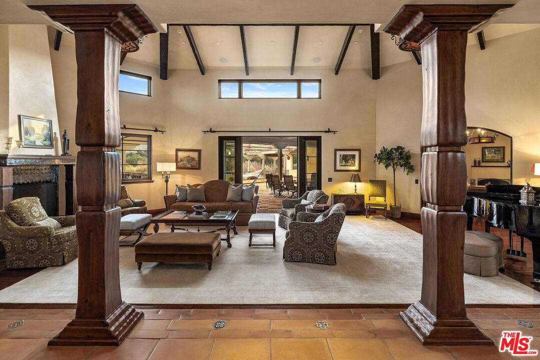Ojai, CA 93023,561 Saddle Ln