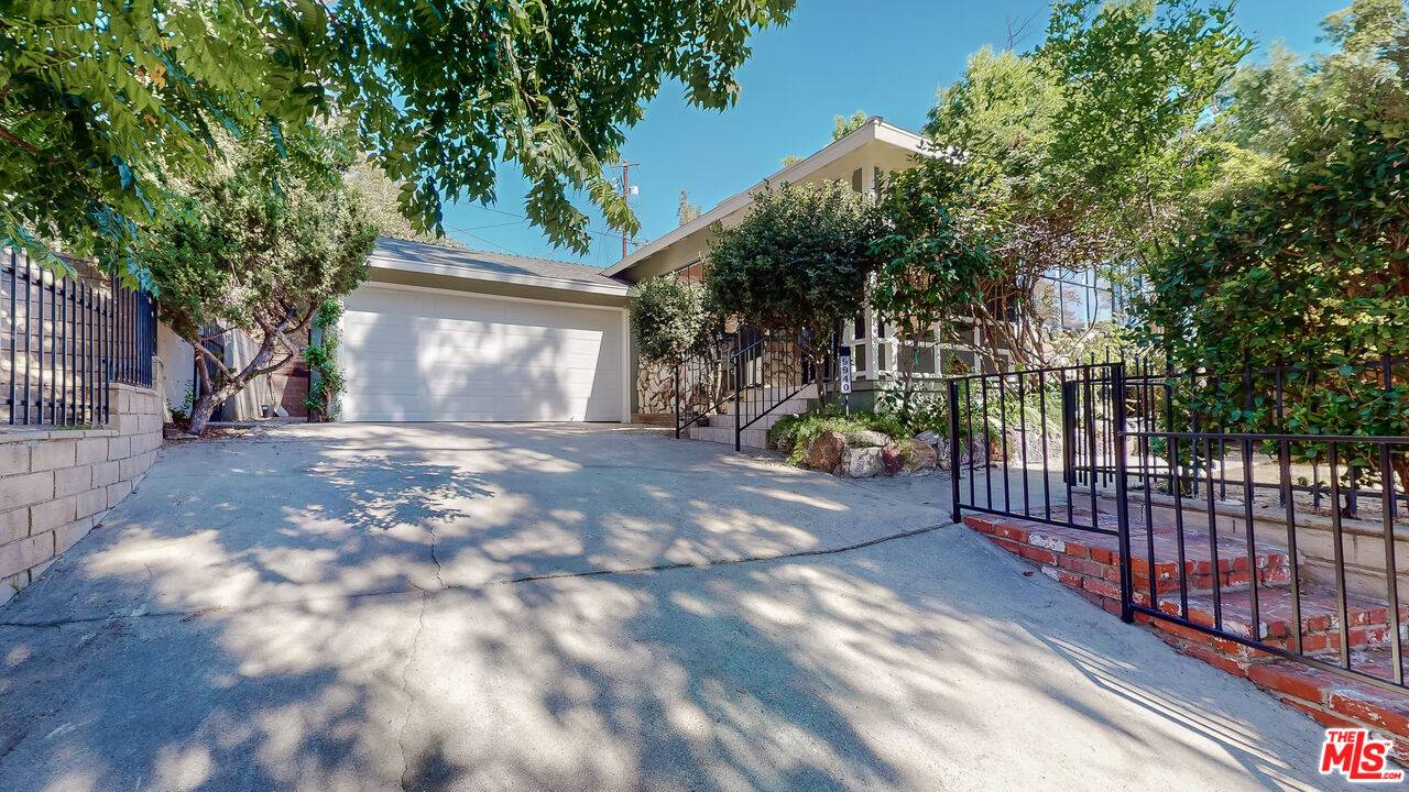 Sun Valley, CA 91504,9940 Glencrest Cir