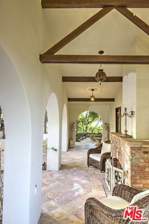 Los Angeles, CA 90068,3527 Wonder View Dr