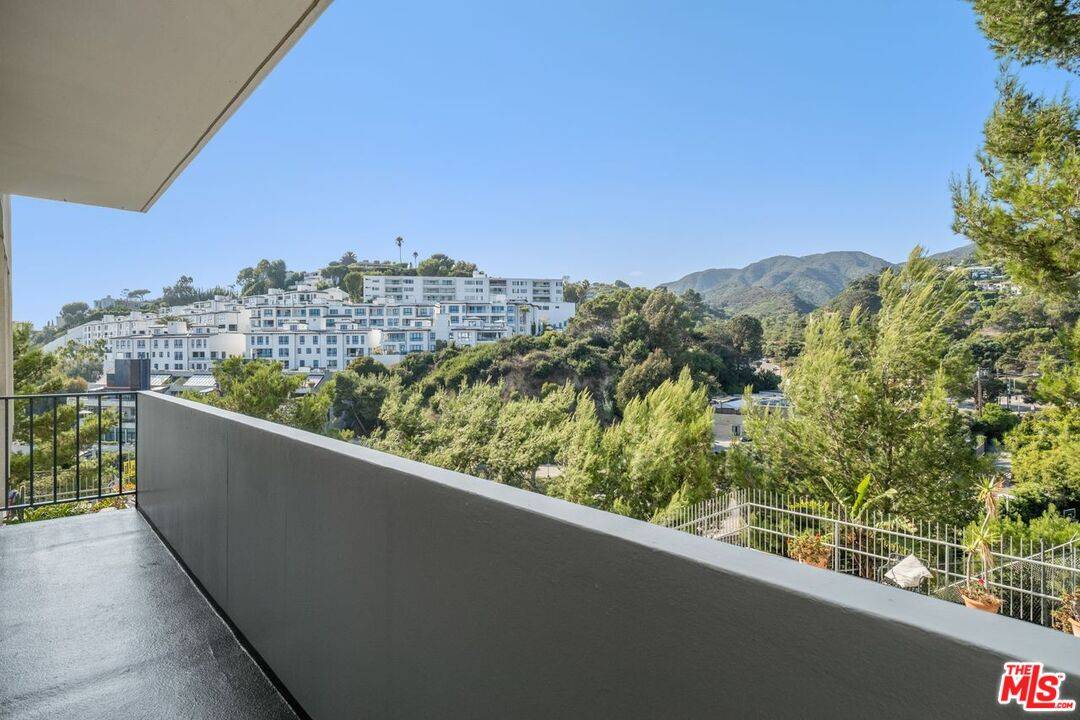 Pacific Palisades, CA 90272,17352 W Sunset Blvd #203D