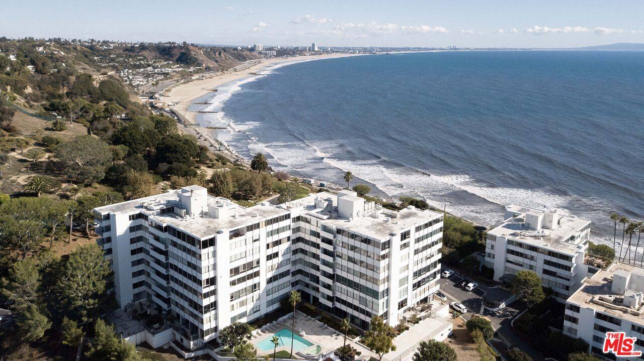 Pacific Palisades, CA 90272,17352 W Sunset Blvd #204