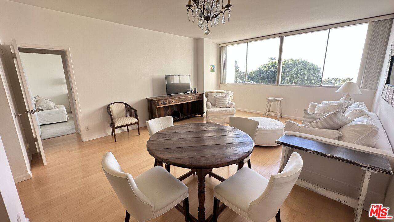 Pacific Palisades, CA 90272,17352 W Sunset Blvd #204