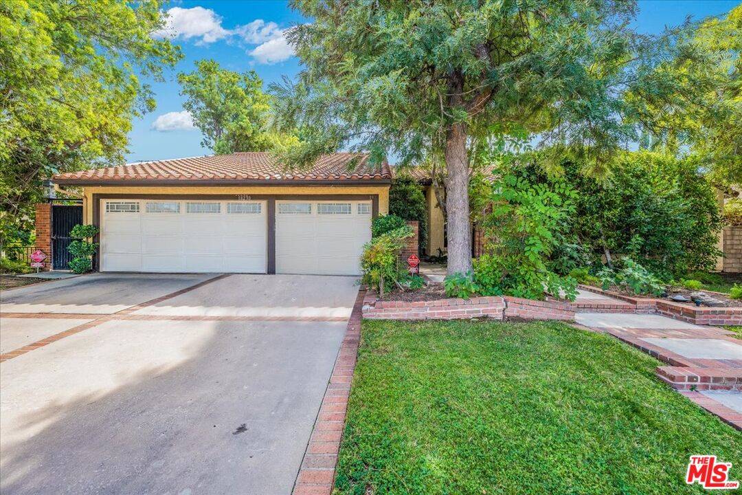 Porter Ranch, CA 91326,18230 Hiawatha St