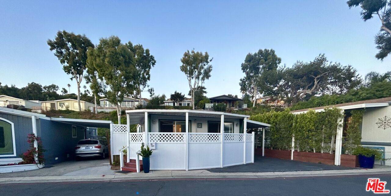 Pacific Palisades, CA 90272,11 Copra Ln