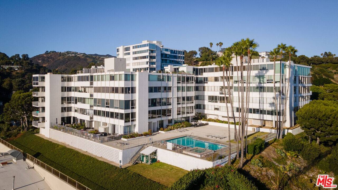 Pacific Palisades, CA 90272,17368 W Sunset Blvd #PH-5