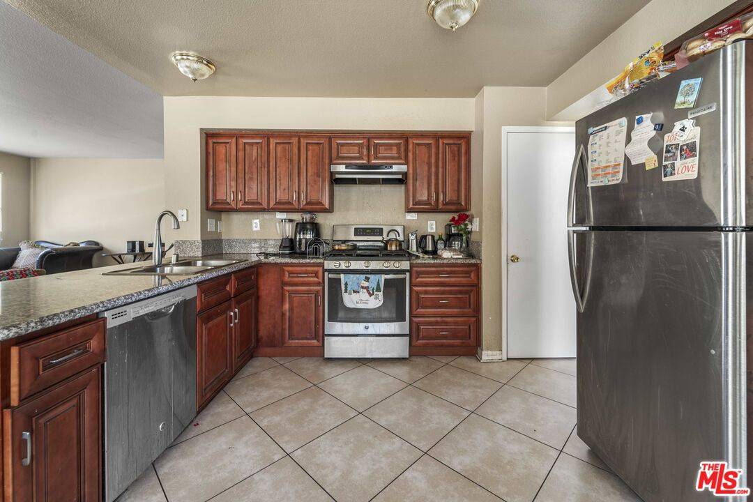 Palmdale, CA 93550,3575 CRYSTAL CT