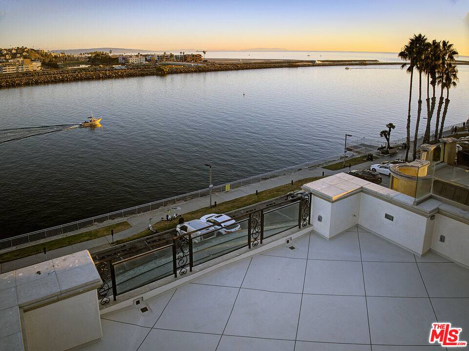 Marina Del Rey, CA 90292,123 Via Marina