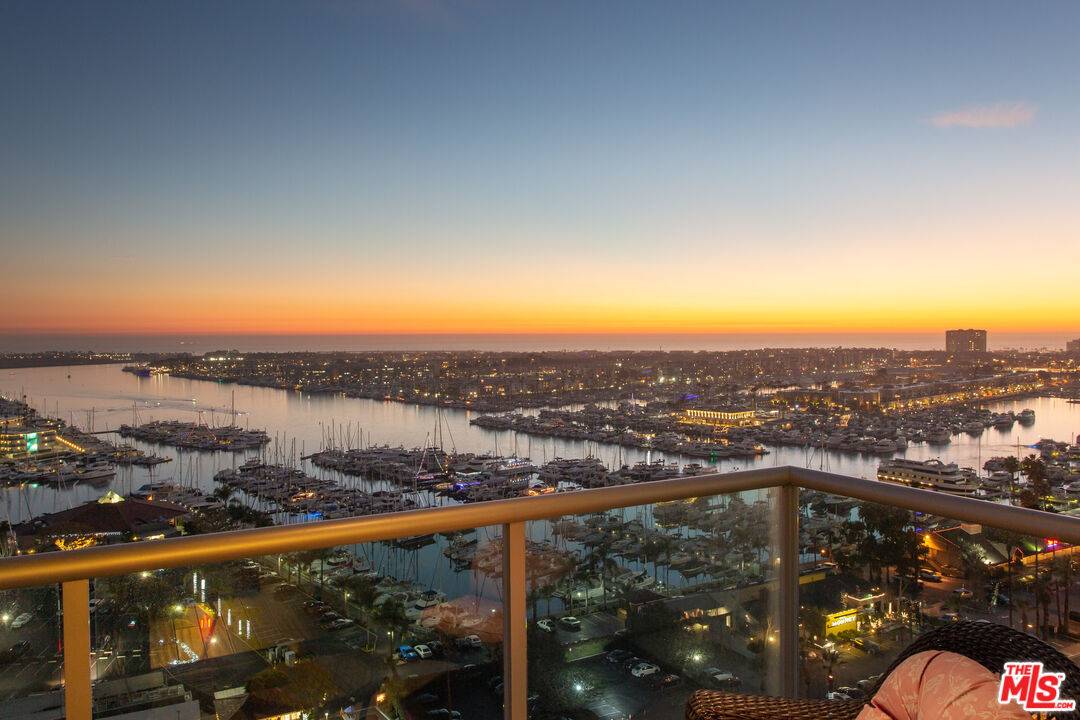 Marina Del Rey, CA 90292,13700 Marina Pointe Dr #1702