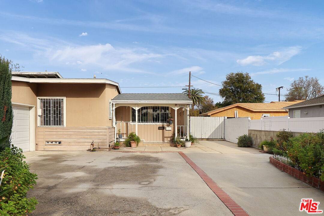 Panorama City, CA 91402,14817 Tupper St