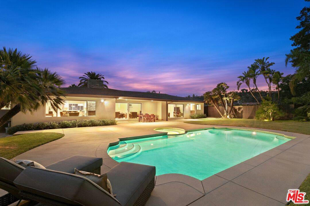 Los Angeles, CA 90068,6523 Lakeridge Rd