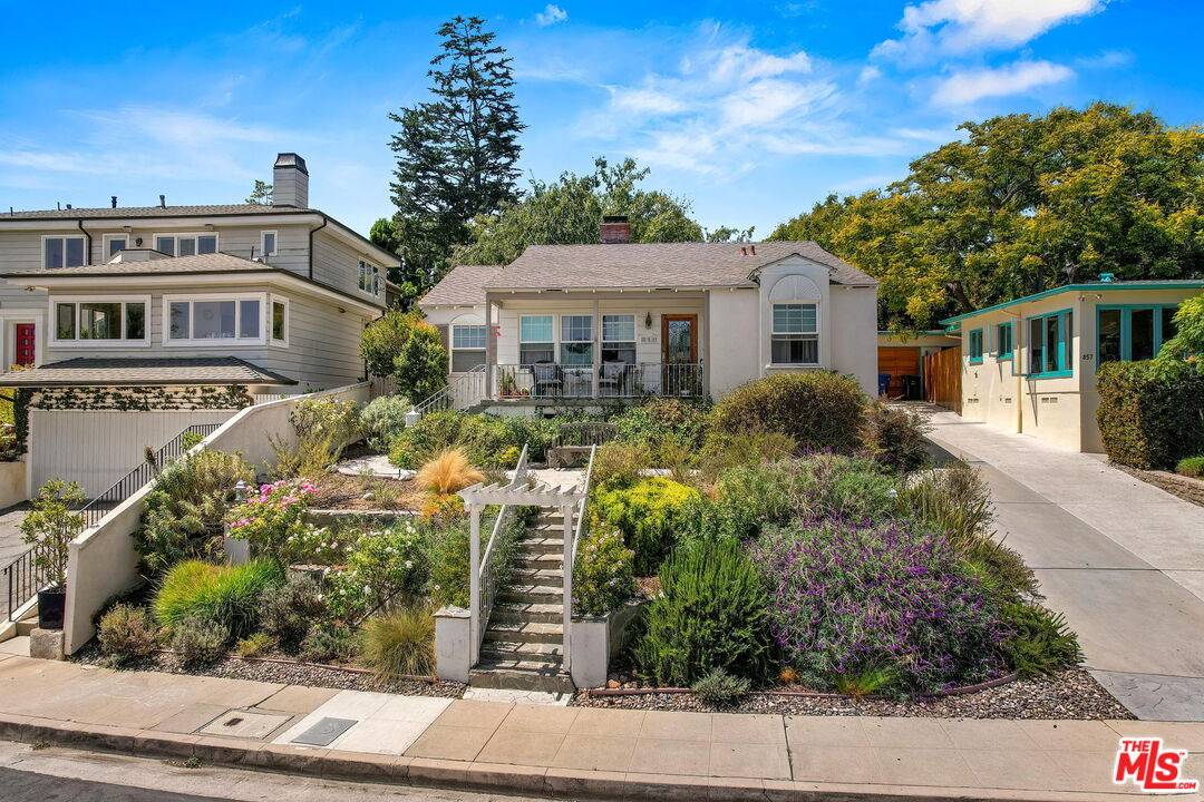 Pacific Palisades, CA 90272,851 Castac Pl