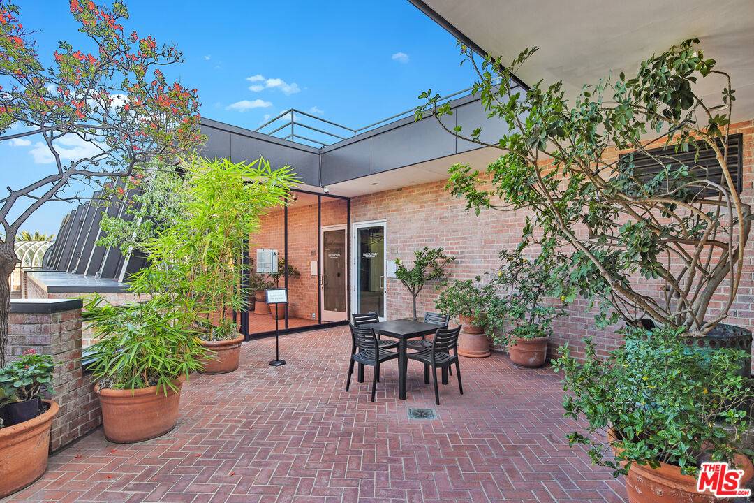 Beverly Hills, CA 90210,421 N Rodeo DR #P-3