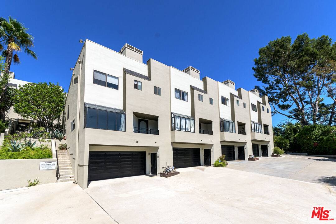 Los Angeles, CA 90026,3023 Berkeley Ave #10