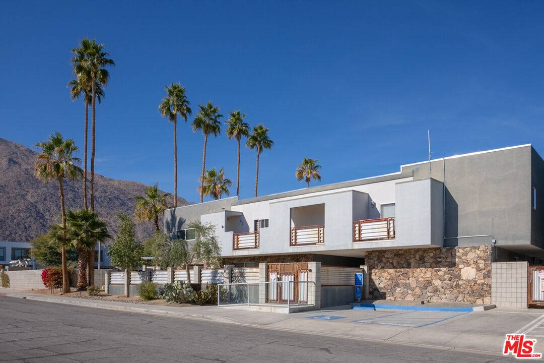 Palm Springs, CA 92264,588 E San Lorenzo Rd