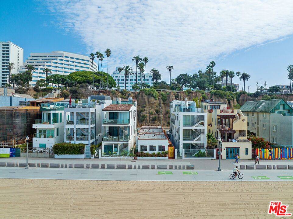 Santa Monica, CA 90401,1313 Palisades Beach Road #2