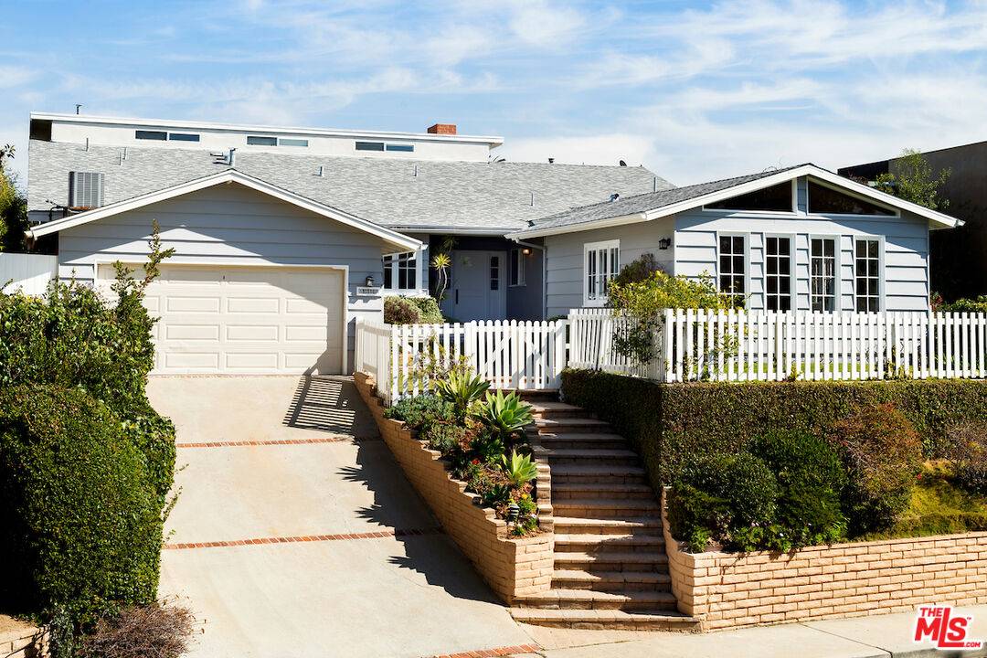 Pacific Palisades, CA 90272,1020 Glenhaven Dr