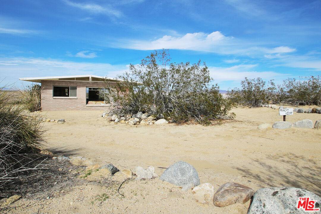 Twentynine Palms, CA 92277,71322 Barnes Rd