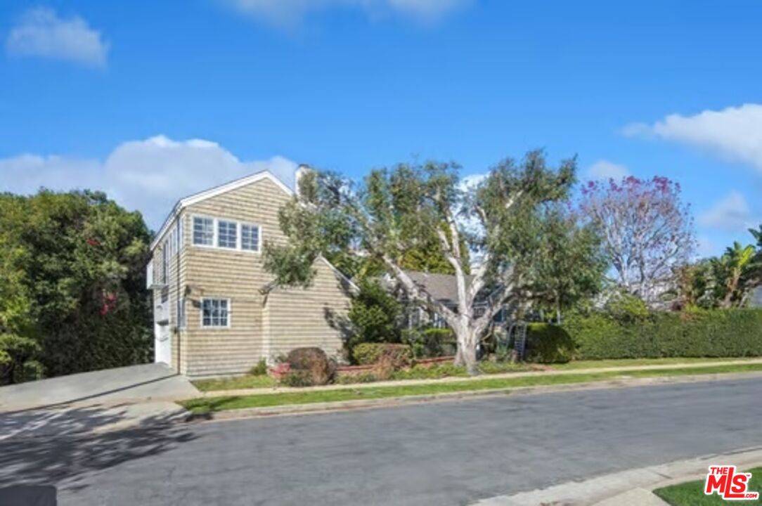 Pacific Palisades, CA 90272,575 Tahquitz Pl