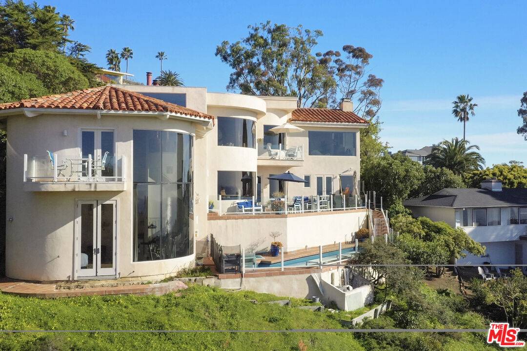 La Jolla, CA 92037,7350 Brodiaea Way