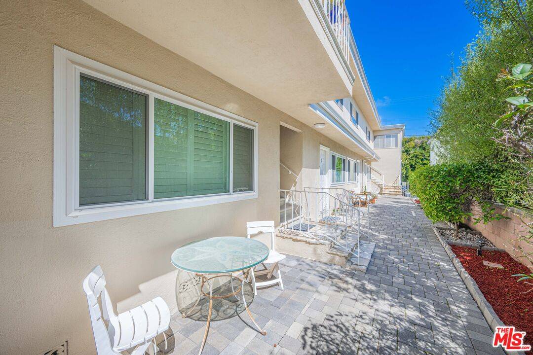 Santa Monica, CA 90402,725 9th St