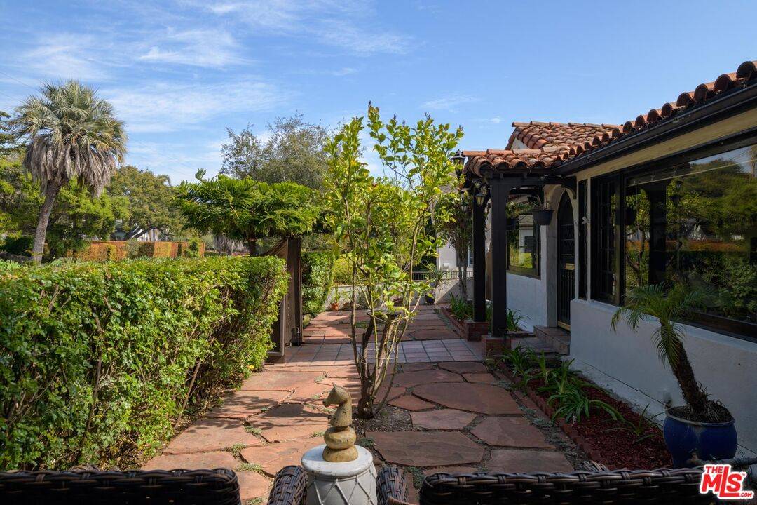 Santa Barbara, CA 93105,2335 State St