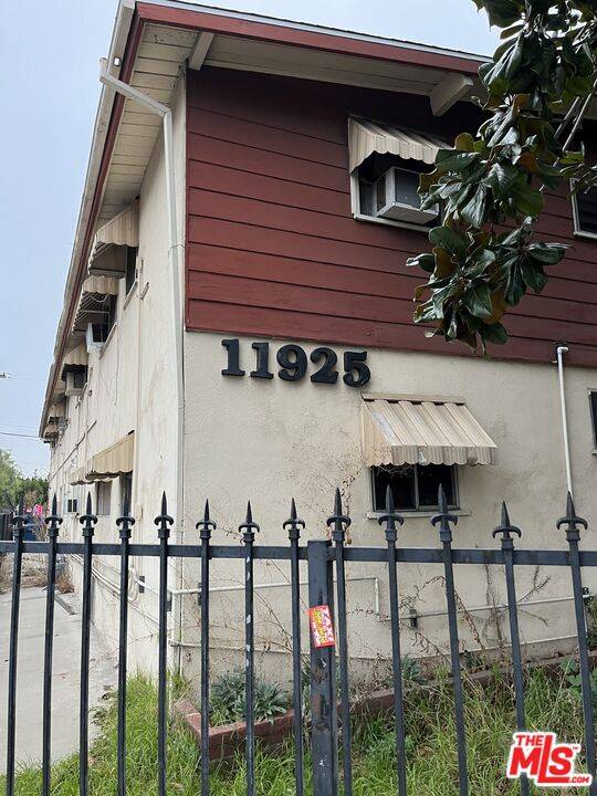 Los Angeles, CA 91605,11925 Vanowen St