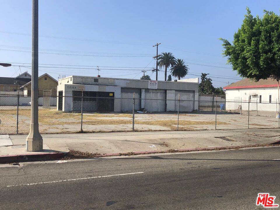 Los Angeles, CA 90043,2400 W Florence Ave