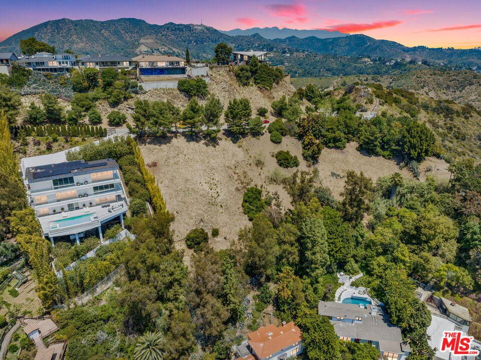 Los Angeles, CA 90068,7060 W Mulholland Dr