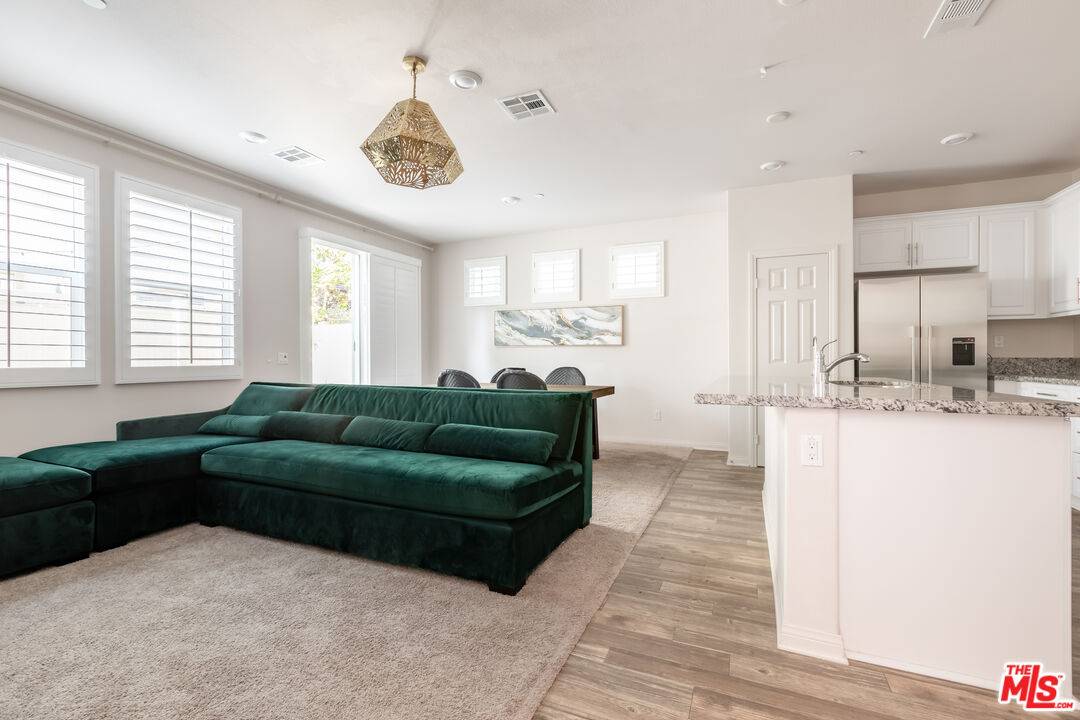 Van Nuys, CA 91405,7136 Marisa Rd