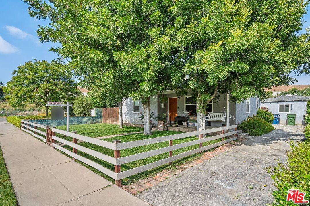 Valley Village, CA 91601,5432 Troost Ave