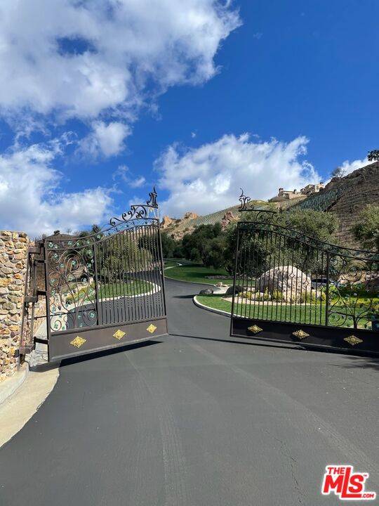 Malibu, CA 90265,340 N Kanan Dume Rd