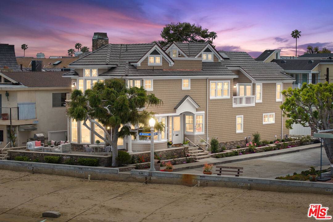 Newport Beach, CA 92662,401 N Bay Front