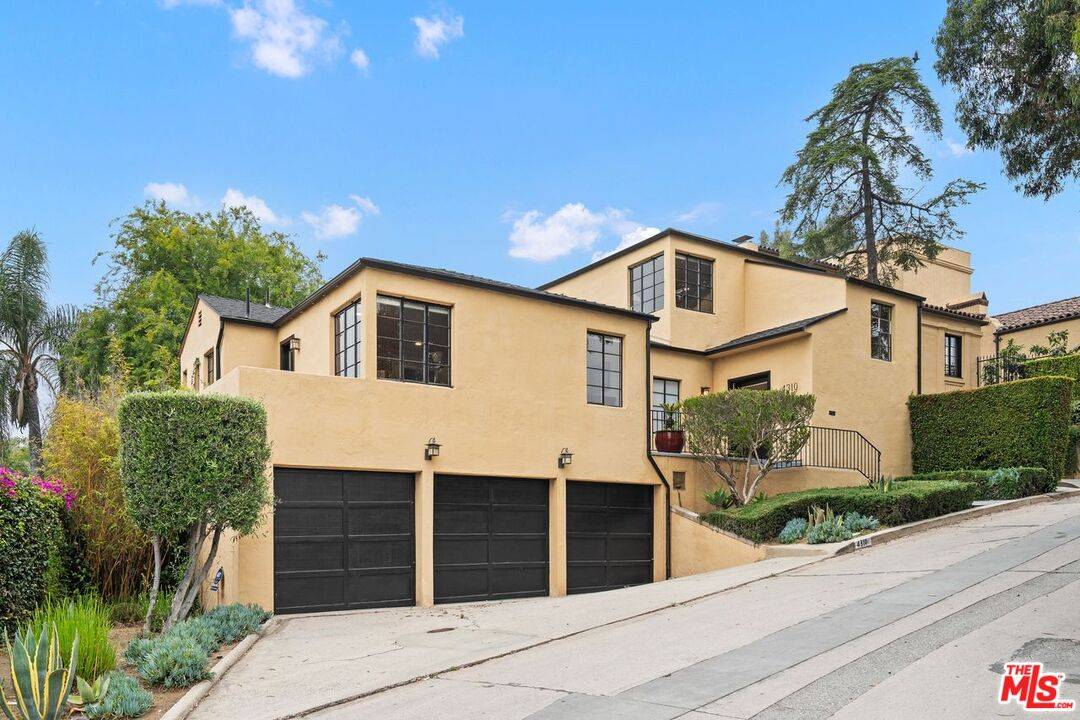 Los Angeles, CA 90027,4310 Cedarhurst Cir