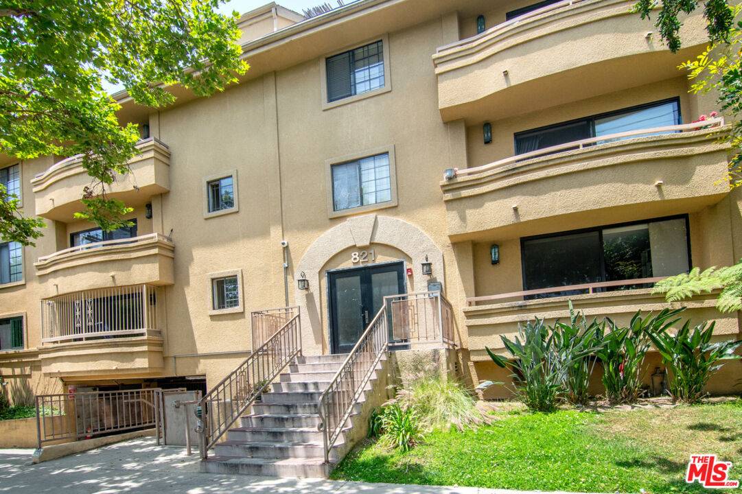 Los Angeles, CA 90046,821 N Formosa Ave #303