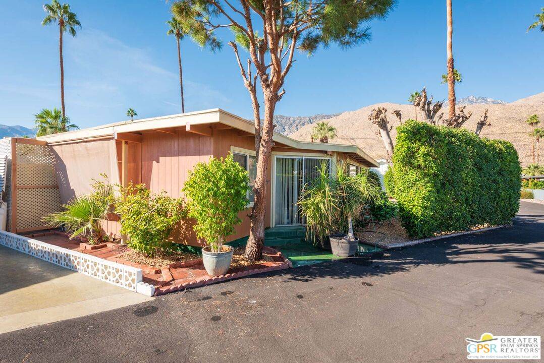 Palm Springs, CA 92264,81 Caravan