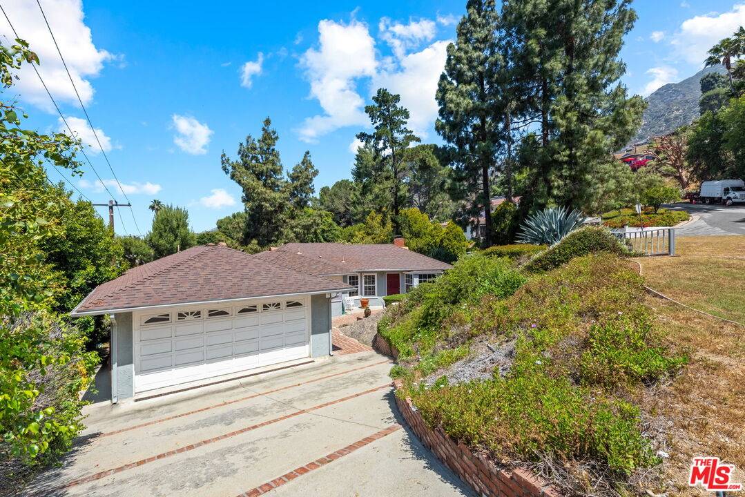 La Crescenta, CA 91214,2904 Highridge Rd