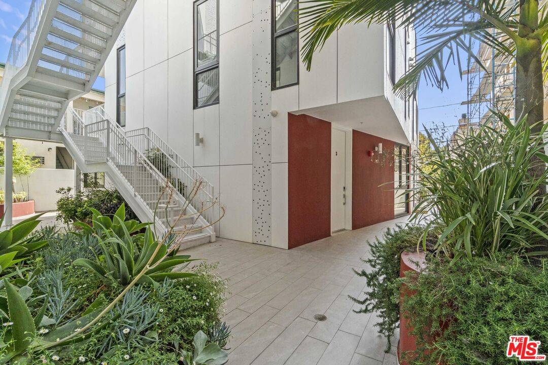 West Hollywood, CA 90069,1253 N Sweetzer Ave #1