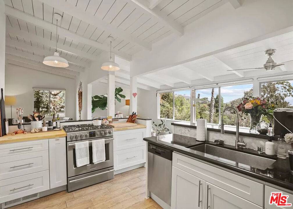 Laguna Beach, CA 92651,795 Saint Anns Dr