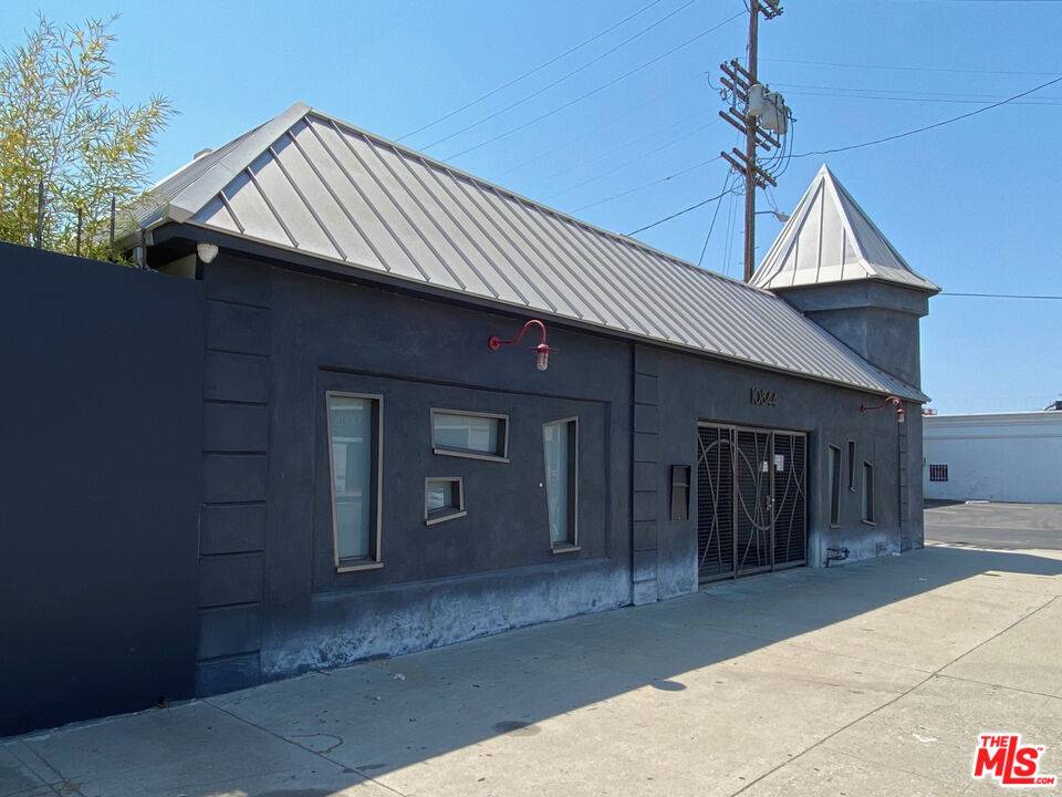 North Hollywood, CA 91601,10844 Burbank Blvd