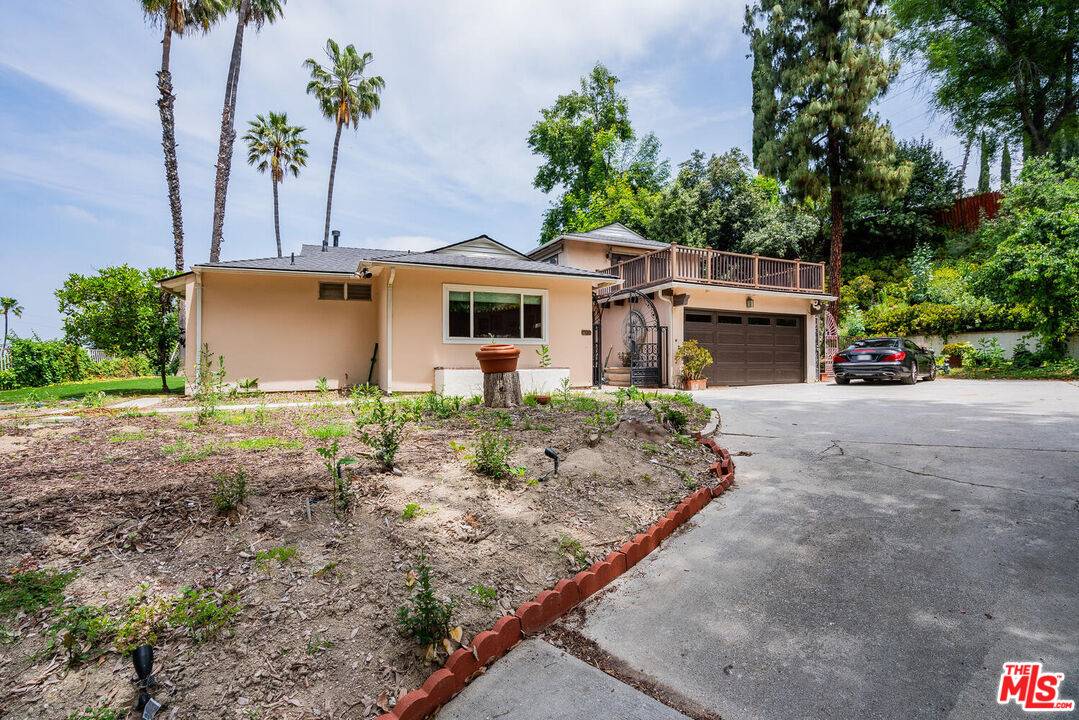 Tarzana, CA 91356,4904 Matula Dr