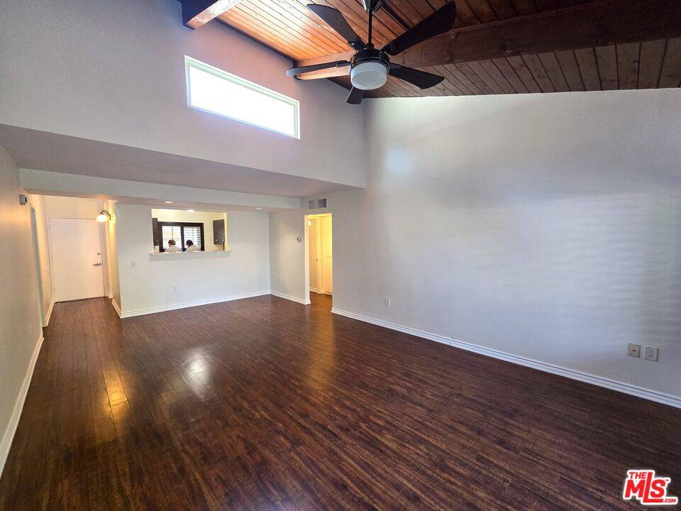 Tarzana, CA 91356,18350 Hatteras St #248