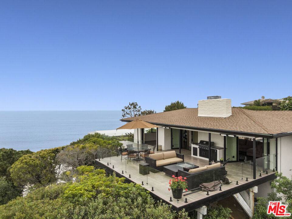 Pacific Palisades, CA 90272,17438 Revello Dr