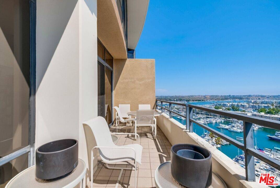 Marina Del Rey, CA 90292,4314 Marina City #PH17