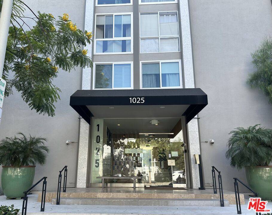 West Hollywood, CA 90069,1025 N Kings Rd #109